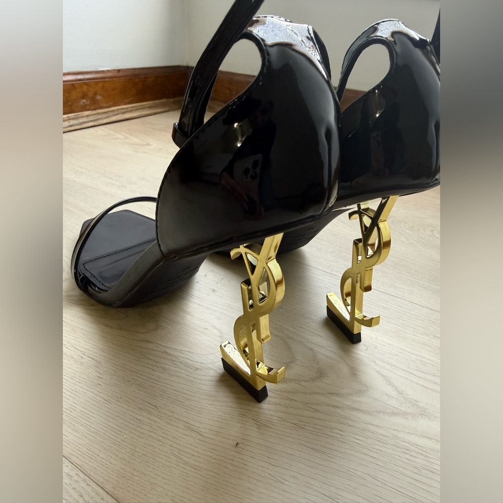 OPYUM SANDALS IN PATENT LEATHER – BLACK